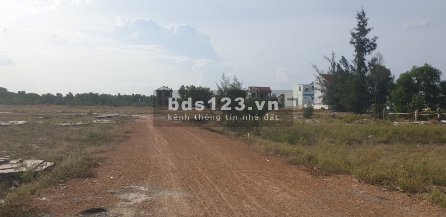 Bán lô đất đẹp 3 mặt tiền biển Hải Ninh, 270m2, gần bãi tắm, Siêu thị...giá mềm