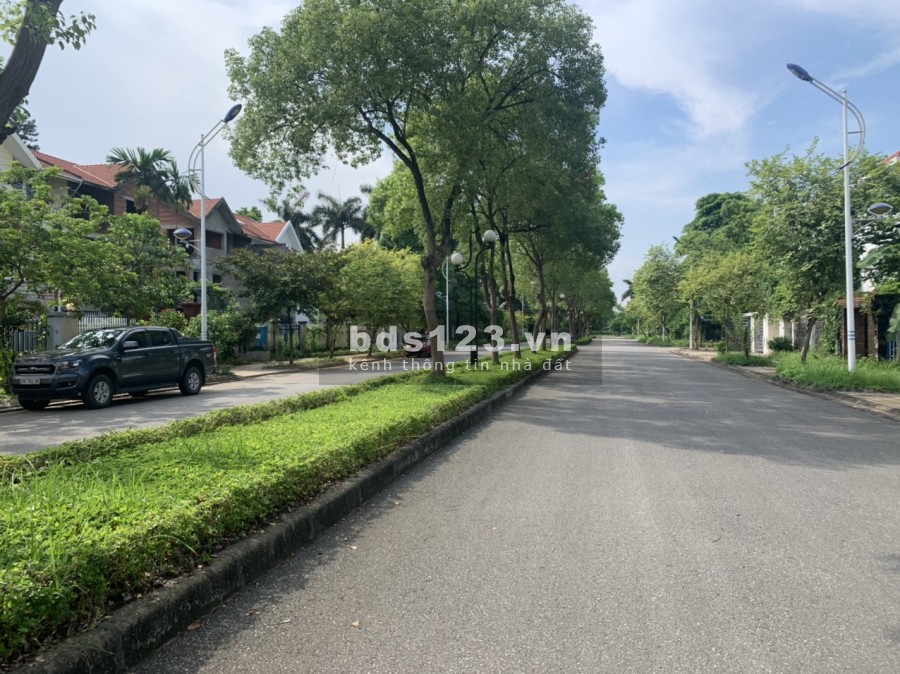 Bán BT xây thô 419,3m2, mt 15,58m đường Long Việt, KĐT Quang Minh, Giá liên hệ: 0973781843 Ánh