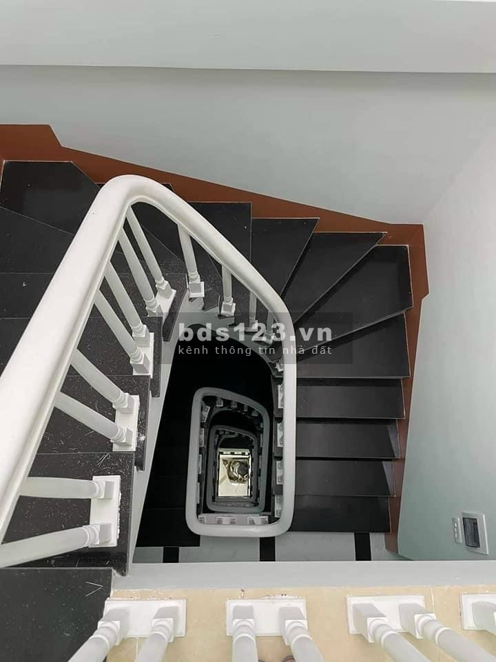 Nhà đẹp Tường Lâm sát bệnh viện Đức Giang Quận Long Biên, đúc kiên cố 5 tầng