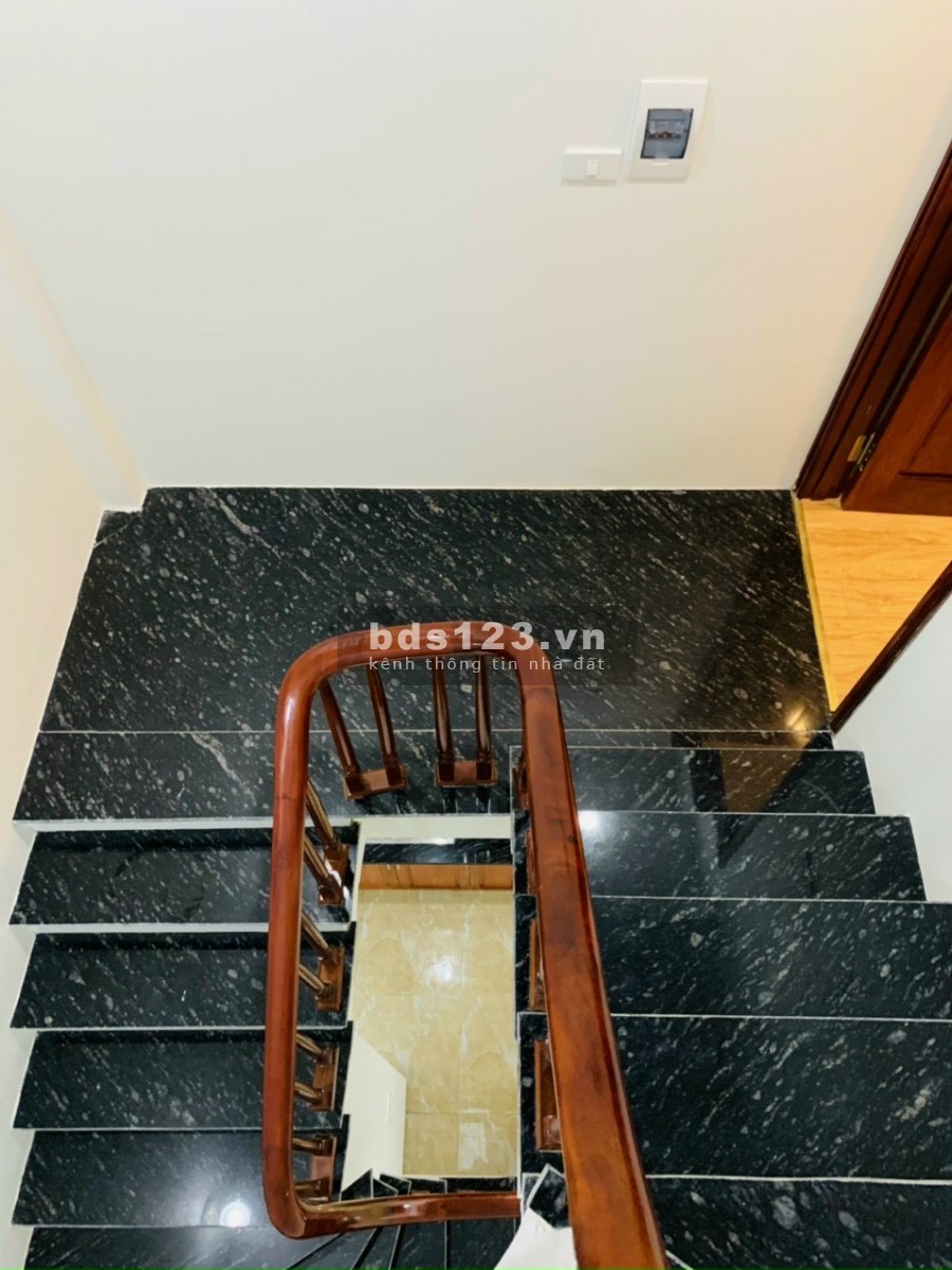 Bán Nhà Ngõ 206 Cổ Linh đối diện Aeon Mall, giá bán 2.79 tỷ, thương lượng chính chủ