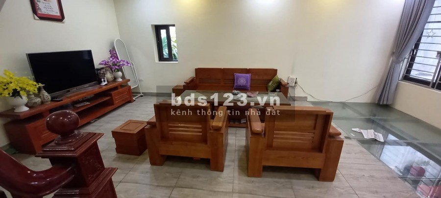 Bán nhà nguyên căn Bát Khối Long biên, ô tô tránh, full nộii thất, dt 42m2, 5 tầng, giá 3.75 tỷ