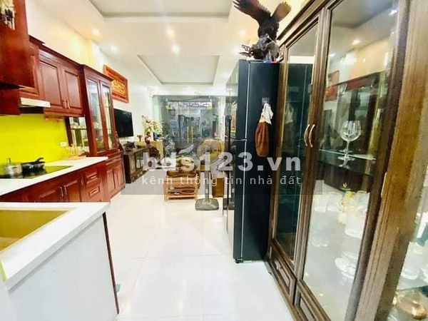 Bán nhà Phố Đại Từ, 3 bước ra chợ, diện tích sử dụng 35m2, giá bán 3.15 tỉ