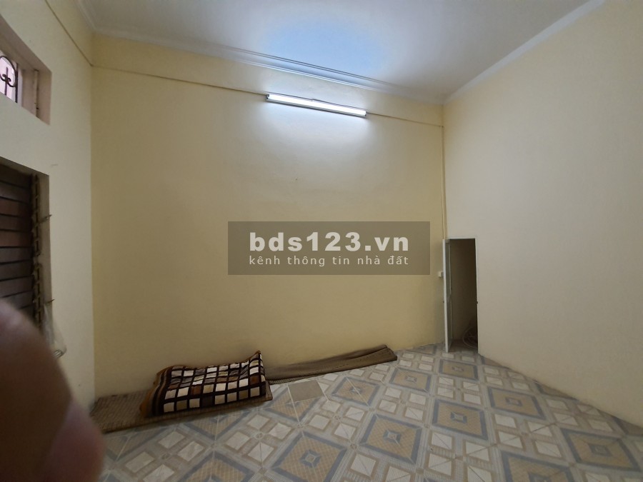 Bán gấp nhà Đại La ba bước ra đại học kinh tế, diện tích 45m2, giá bán 2.5 tỷ, lhcc