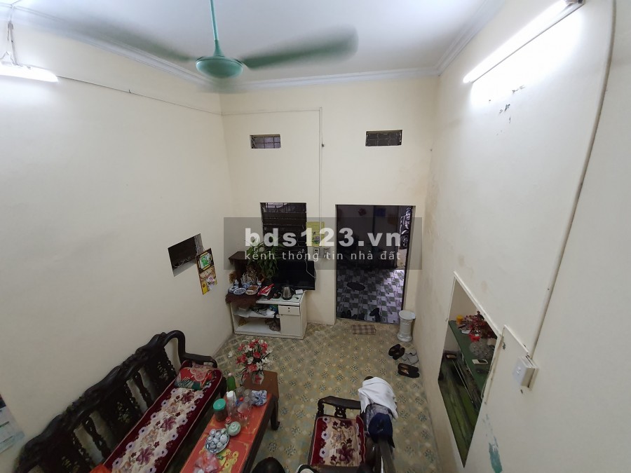 Bán gấp nhà Đại La ba bước ra đại học kinh tế, diện tích 45m2, giá bán 2.5 tỷ, lhcc