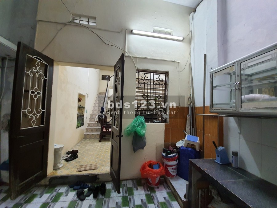 Bán gấp nhà Đại La ba bước ra đại học kinh tế, diện tích 45m2, giá bán 2.5 tỷ, lhcc