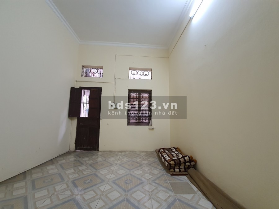 Bán gấp nhà Đại La ba bước ra đại học kinh tế, diện tích 45m2, giá bán 2.5 tỷ, lhcc