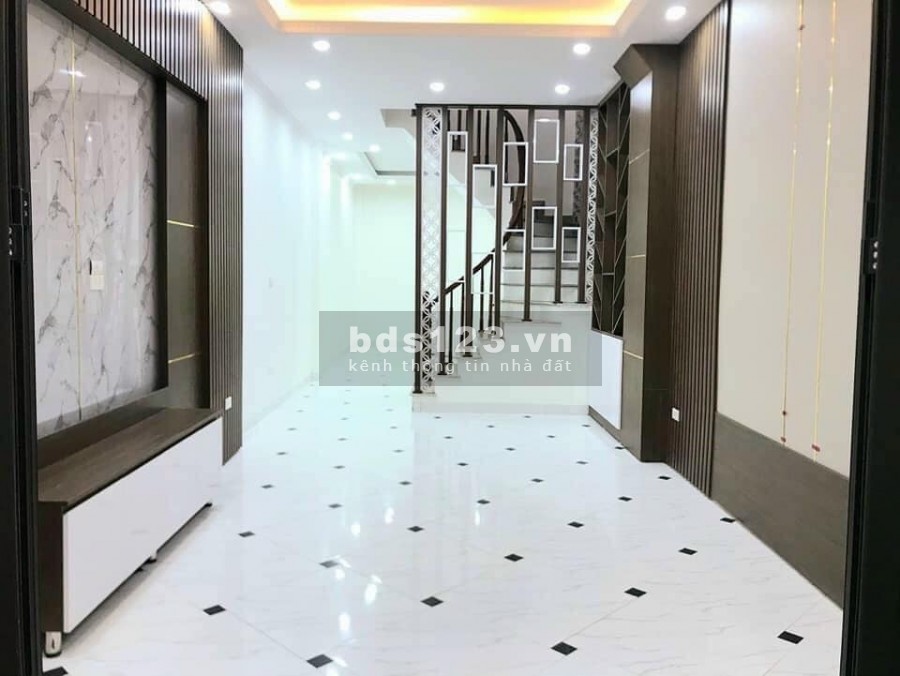 CHỈ CÒN 2 CĂN cuối cùng trong chuỗi 9 căn nhà Phúc Lợi MỚI CỐNG 5 tầng sang trọng, giá 2 tỷ