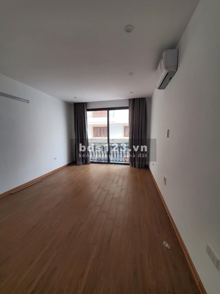 Bán nhà Ngọc Thuỵ Long Biên, dt 35m2, 5 tầng, giá 3x tỷ, nhà đẹp ngõ rộng gái đất tăng từng ngày