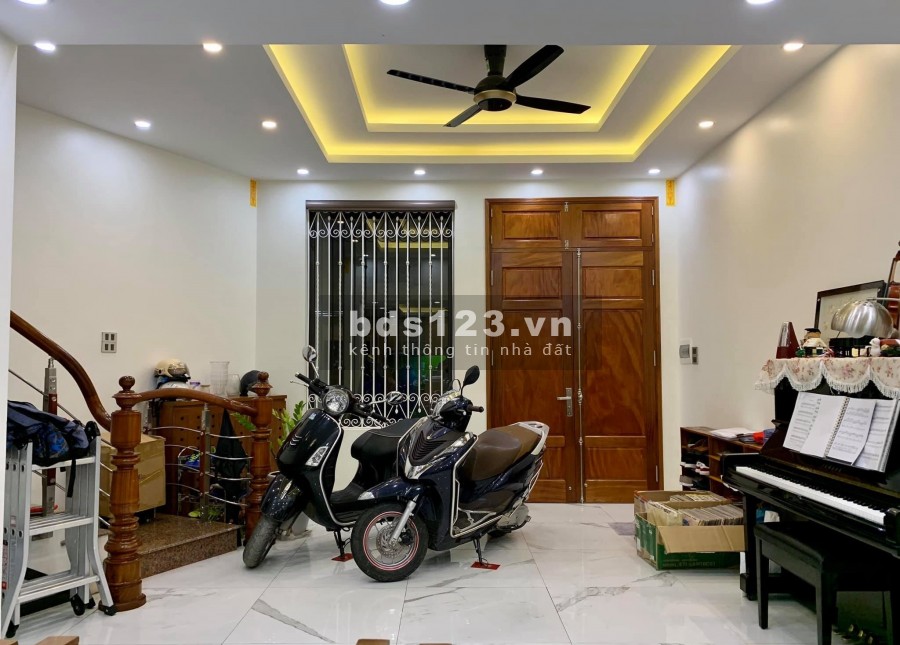 Bán nhà Ngọc Lâm diện tích 56m2 ngõ ô tô gần mặt phố nhà đẹp ở ngay