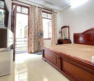 Bán nhận ngay nhà lô góc Phố Dương Quảng Hàm, Cầu Giấy, đt 65m2, 5 tầng chỉ 4,4 tỷ.