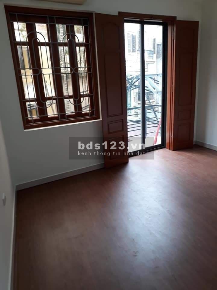 Bán nhà Hào Nam diện tích 38m2 giá bán 4.2 tỷ lô góc gần phố kinh doanh tốt