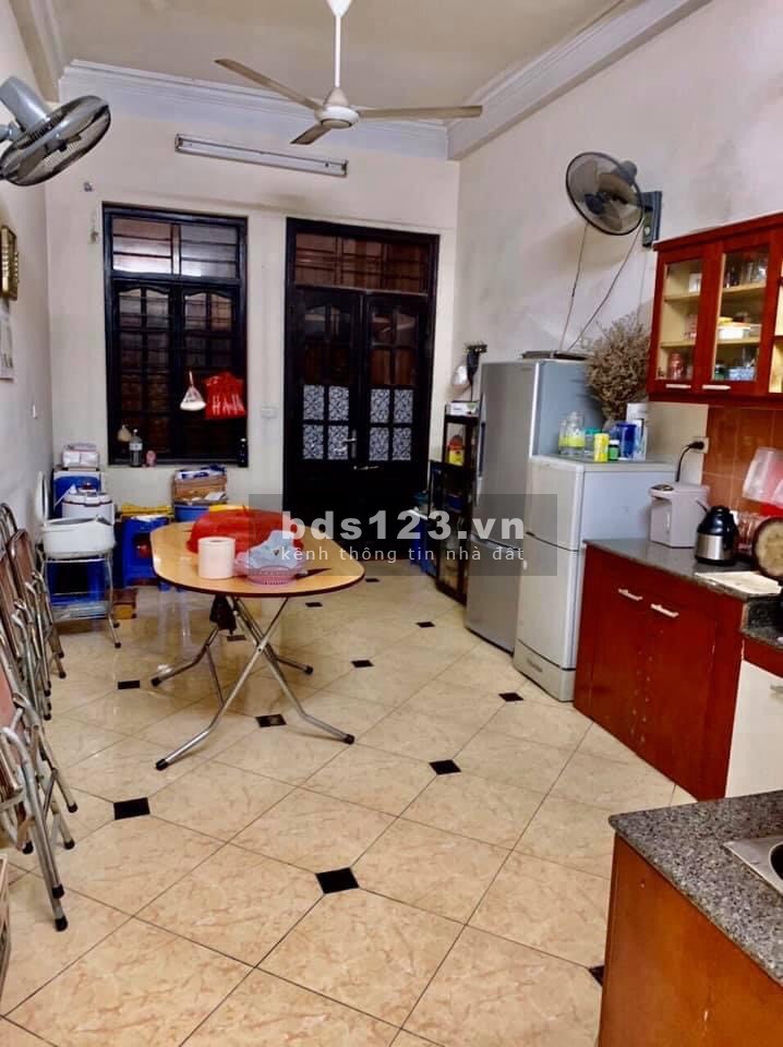 Bán nhà hai mặt ngõ kinh doanh sầm uất gần đường ô tô 5 tầng, dt 61m2 giá 5 tỷ 2