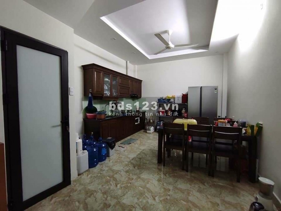 Bán nhà mới, ô tô đỗ cửa phố Nguyễn Văn Cừ, Long Biên, dt 63m2, 5 tầng, giá 6,3 tỷ.