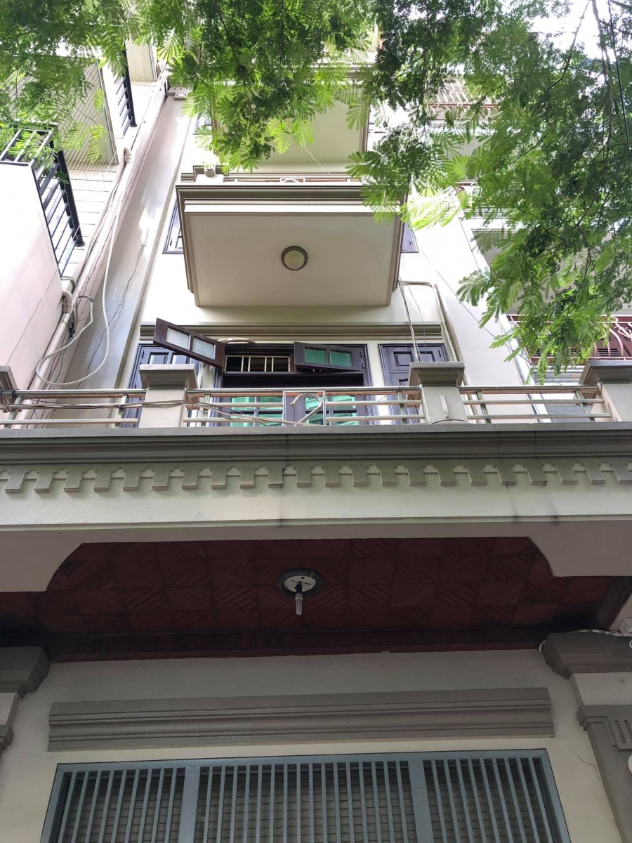 Bán nhà ngõ 106 Hoàng Quốc Việt Plô ôtô 40mx5T giá 5 tỷ LH 0902224679