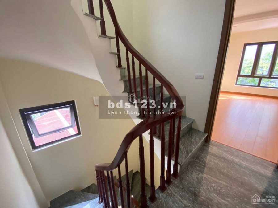 Nhà đẹp Thạch Bàn Long Biên, dt 58m2, 5 tầng, giá 2.7 tỷ, 50m, ra phố Thạch Bàn bán nhanh trong tháng