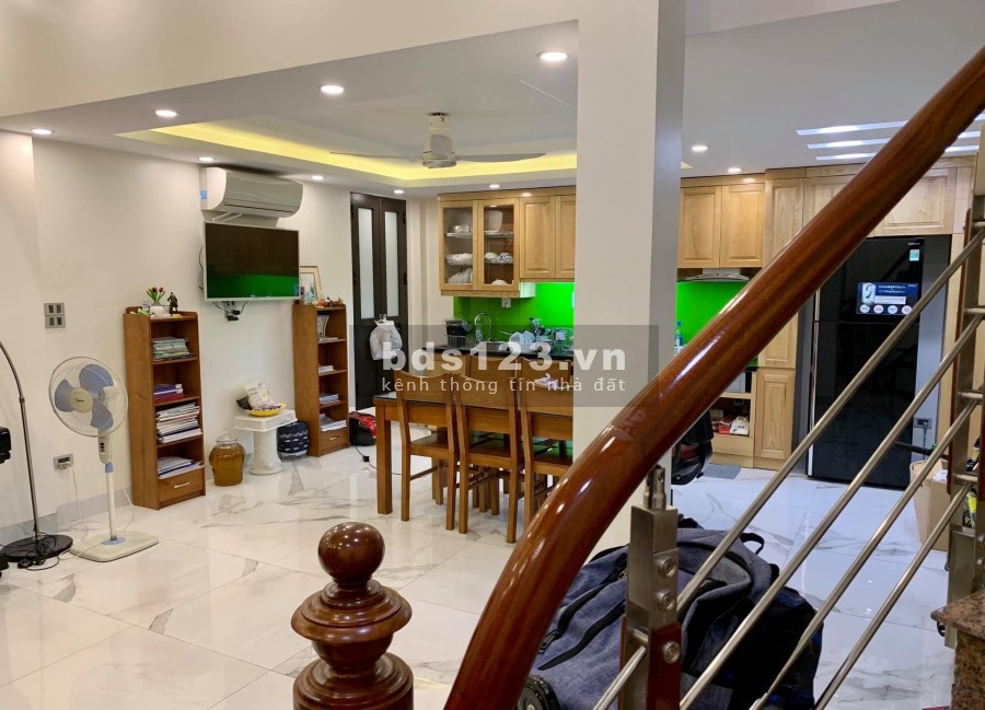 Bán nhà Ngọc Lâm diện tích 56m2 ngõ ô tô gần mặt phố nhà đẹp ở ngay