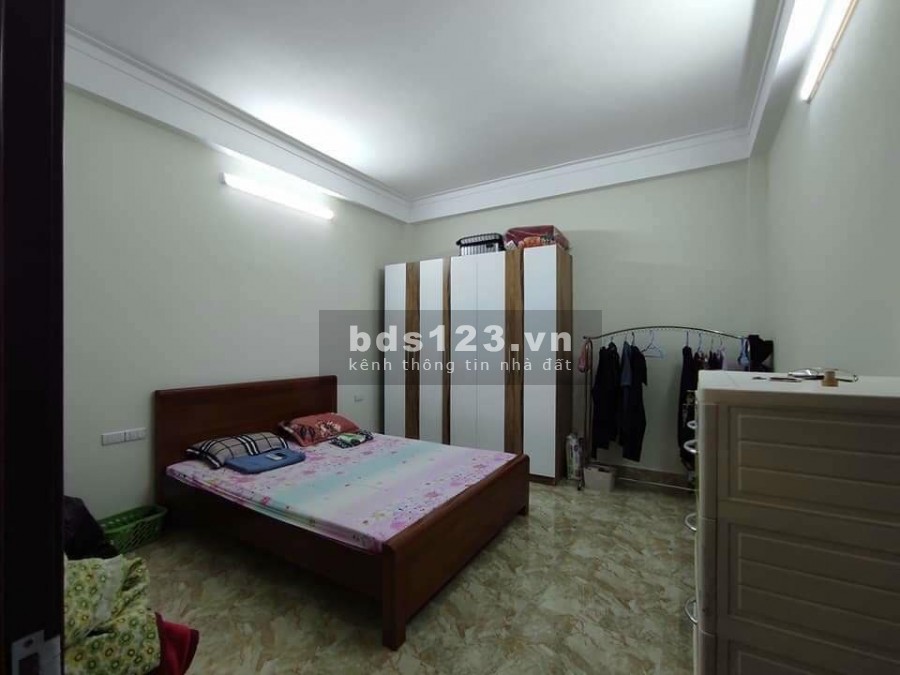 Bán nhà mới, ô tô đỗ cửa phố Nguyễn Văn Cừ, Long Biên, dt 63m2, 5 tầng, giá 6,3 tỷ.