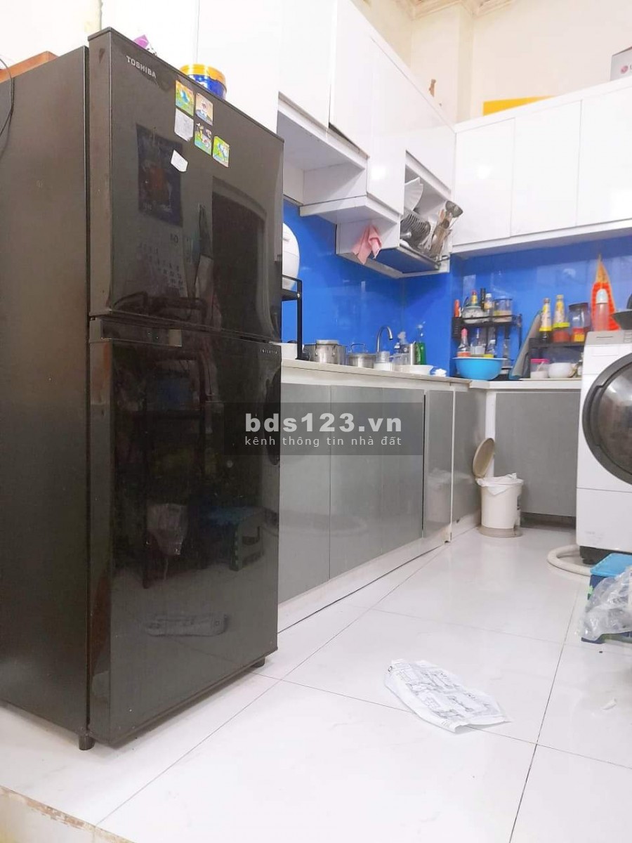 Nhà đẹp kiên cố 3 tầng, hẻm xe hơi tránh. Thân Nhân Trung giá bán 3,8 tỷ, sổ sẵn