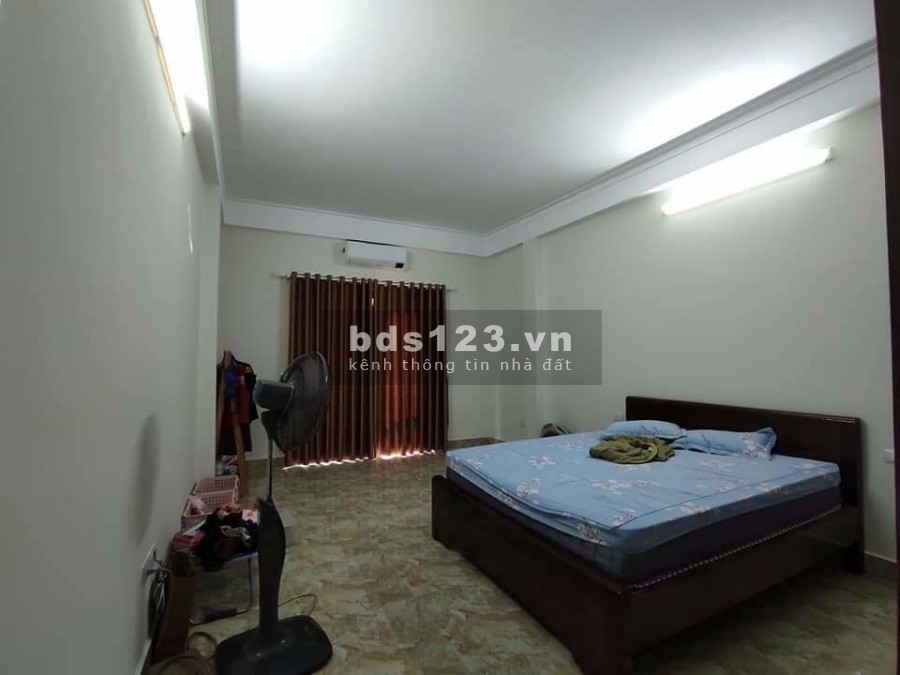 Bán nhà mới, ô tô đỗ cửa phố Nguyễn Văn Cừ, Long Biên, dt 63m2, 5 tầng, giá 6,3 tỷ.