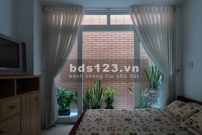 Nhà ngõ Thái Hà 3 mặt thoáng, sân để xe, dt 52m2, 3 tầng, giá bán 5.25 tỷ, lhcc