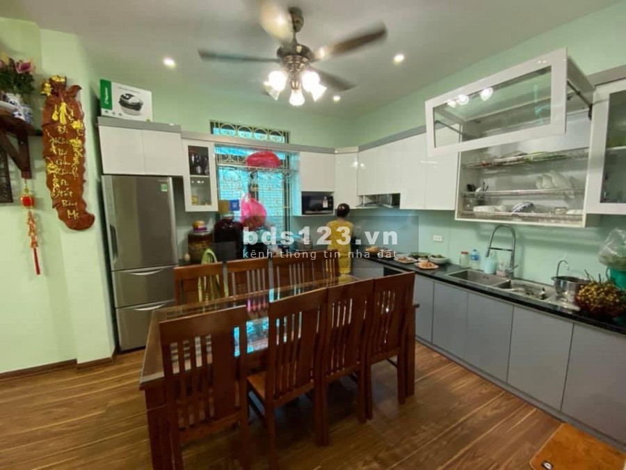 Hoàng Hoa Thám Quận Ba Đình dt 50m2, 5 tầng, mty 9m, gara, kinh doanh, view hồ B52