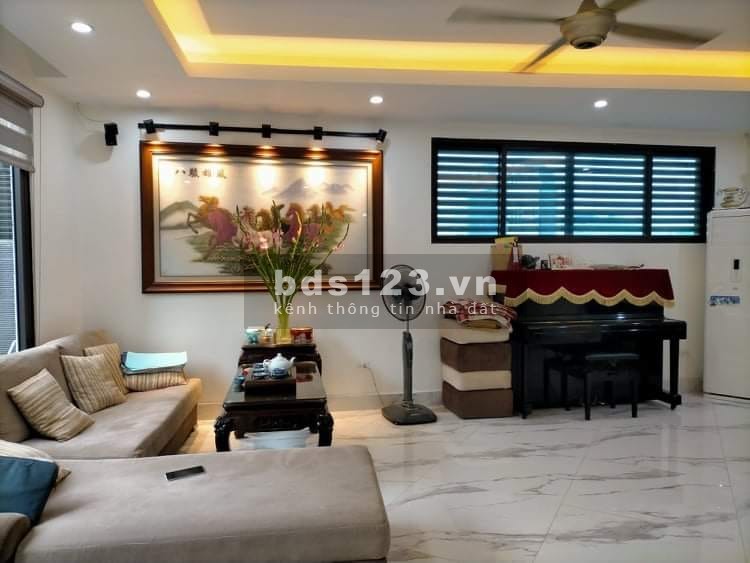 Bán nhà nguyên căn Chùa Láng, lô góc ô tô đỗ cửa, đt 60m2, giá bán 5.2 tỷ
