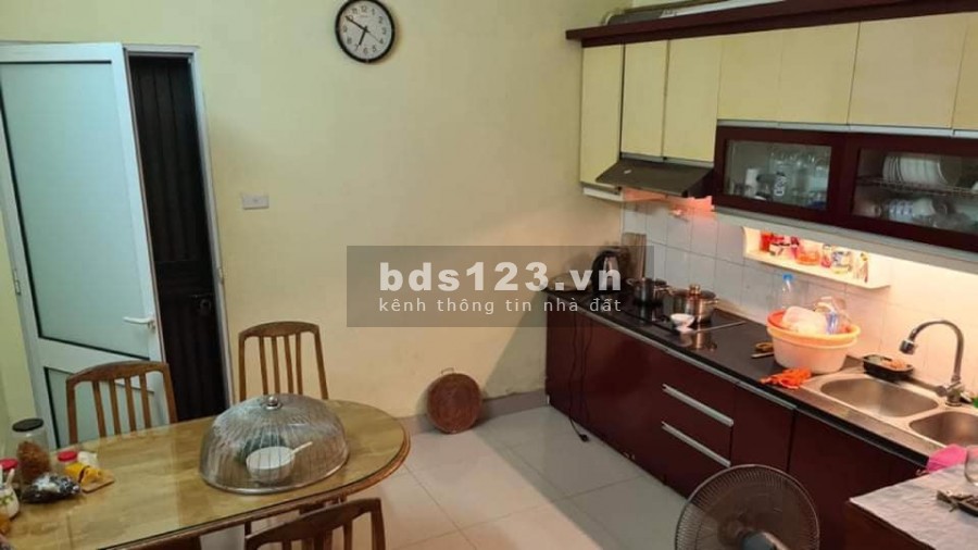 Bán nhà Kim Mã Thường, diện tích 59m2, 3 tầng liên hệ 092 234 6363, nhà khung cột chắc chắn