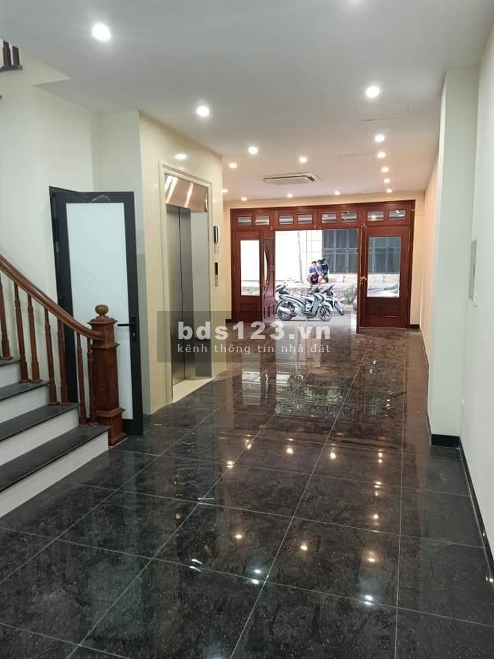 Bán nhà Lạc Long Quân, Cầu Giấy, 60m x 7T, thang máy, ô tô, kinh doanh