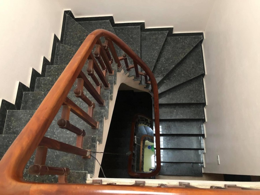 Bán gấp nhà Đỗ Nhuận diện tích 40mx 5 tầng, mặt tiền rộng 3.8m. LH 0983753389