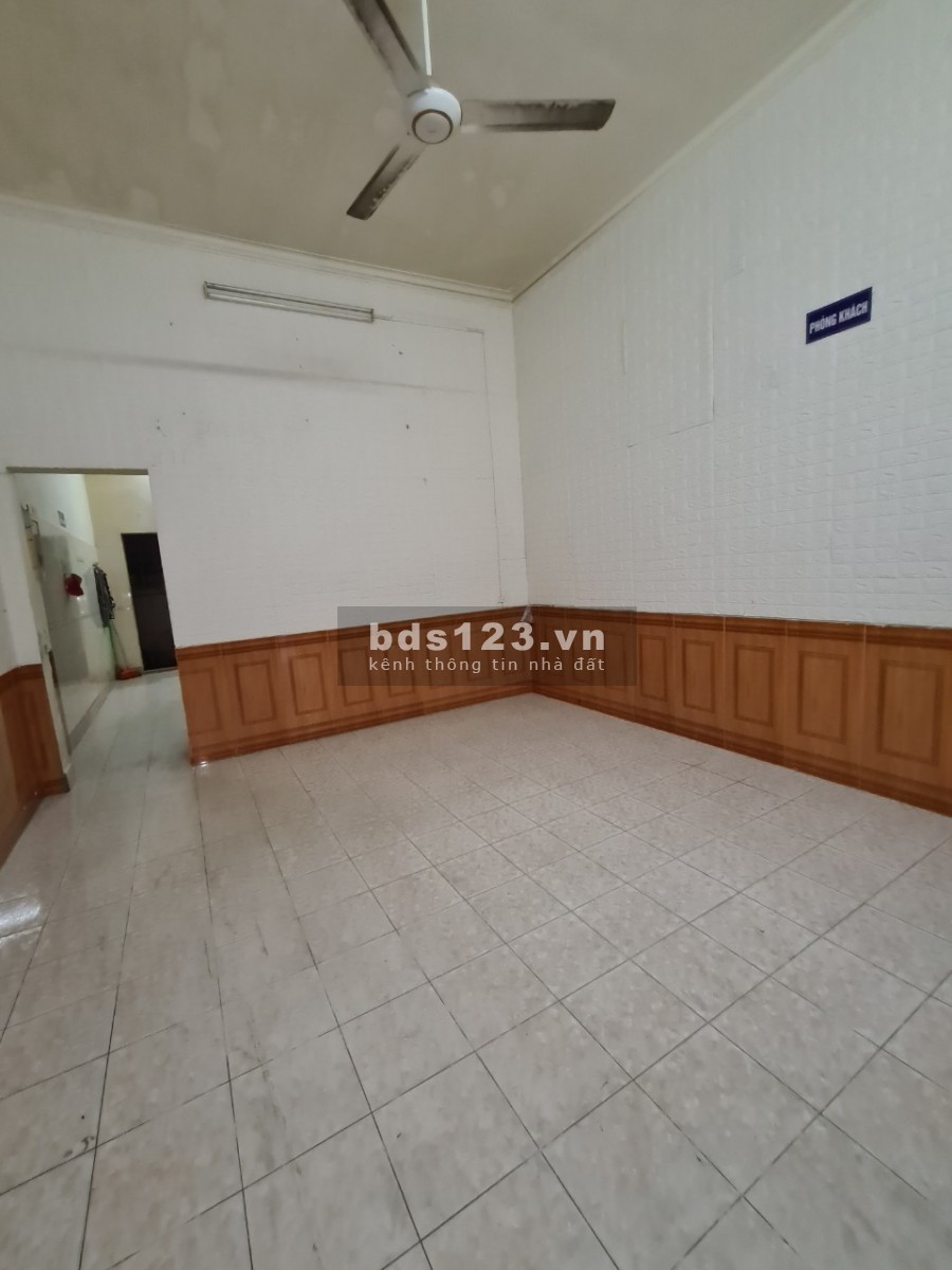 Cho thuê nhà riêng Nguyễn Khánh Toàn diện tích 60m2, 4 tầng, ô tô đỗ cửa, giá 15 triệu