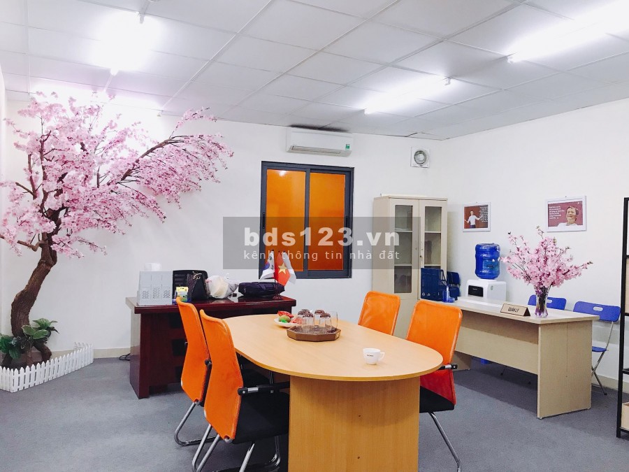 Văn phòng cho thuê không gian đẳng cấp thiết kế hiện đại dt 35m2 giá bán 4tr/th