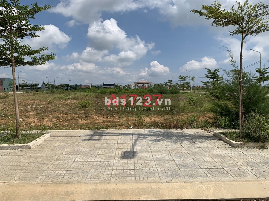 Bán 2 lô đất nền giá đẹp nhất Núi Thành, đã có sổ. Ngay TTHC Tam Anh, giá bán 2.43 tỷ