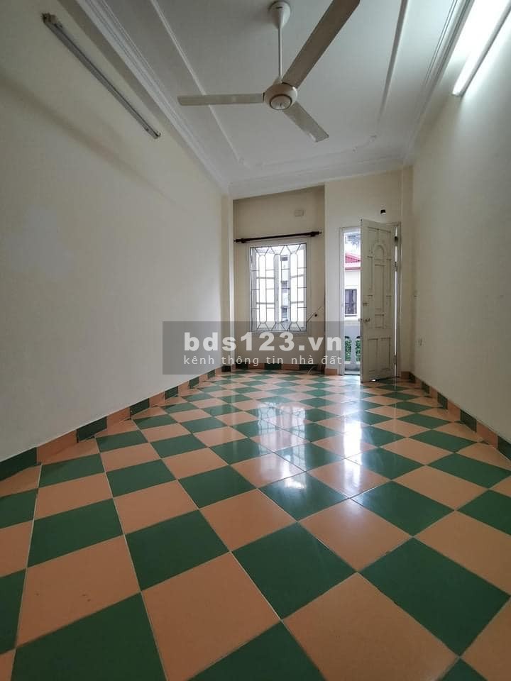 Bán nhà Hoàng Hoa Tham, nhà hiếm trong tầm giá 3 mặt thoáng, dt 26m2, giá 2.7 tỷ