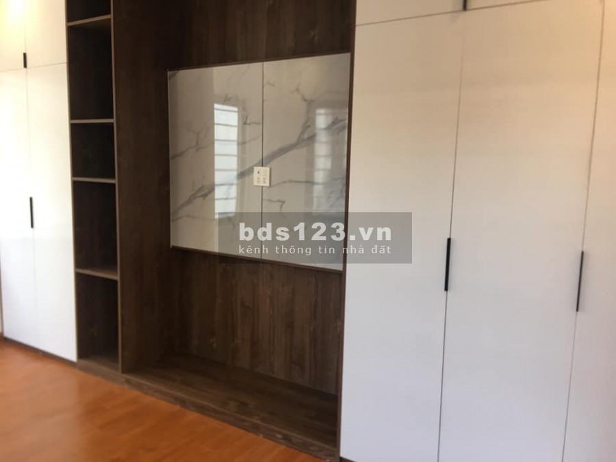Bán nhà Lê Quang Đạo ô tô gần nở hâu, dt 37m2, 5 tầng đúc, mt 4m, giá 3.25 tỷ
