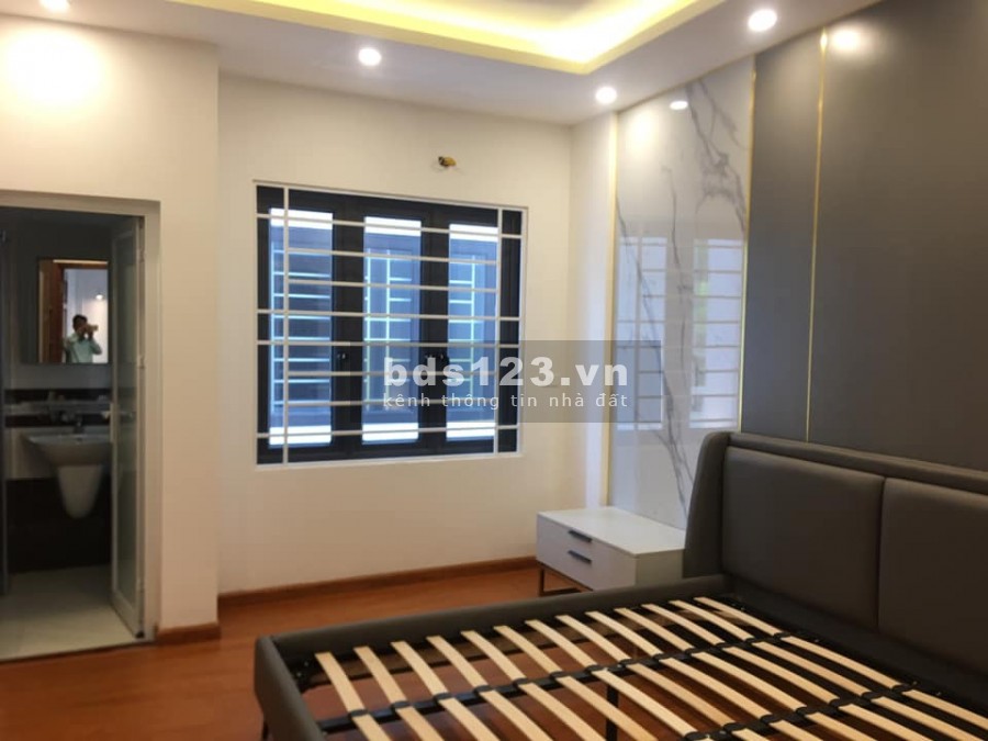 Bán nhà Lê Quang Đạo ô tô gần nở hâu, dt 37m2, 5 tầng đúc, mt 4m, giá 3.25 tỷ