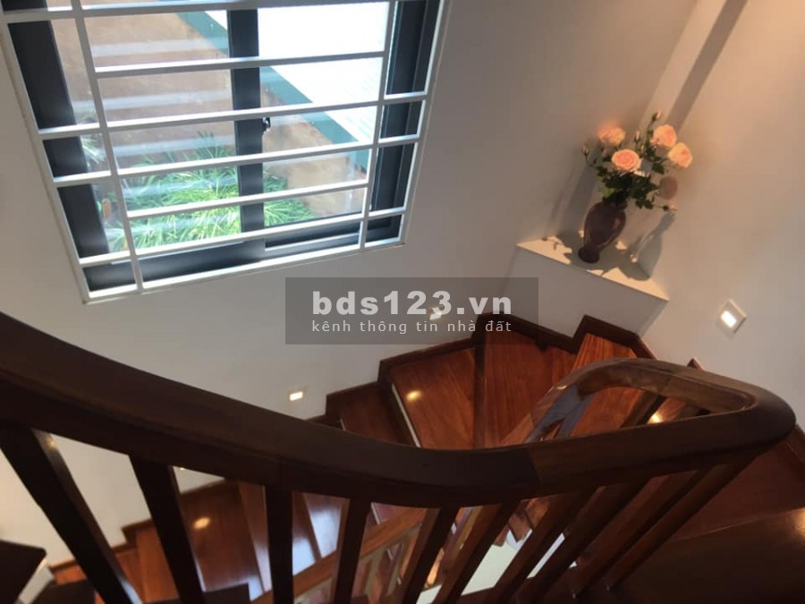 Bán nhà Lê Quang Đạo ô tô gần nở hâu, dt 37m2, 5 tầng đúc, mt 4m, giá 3.25 tỷ