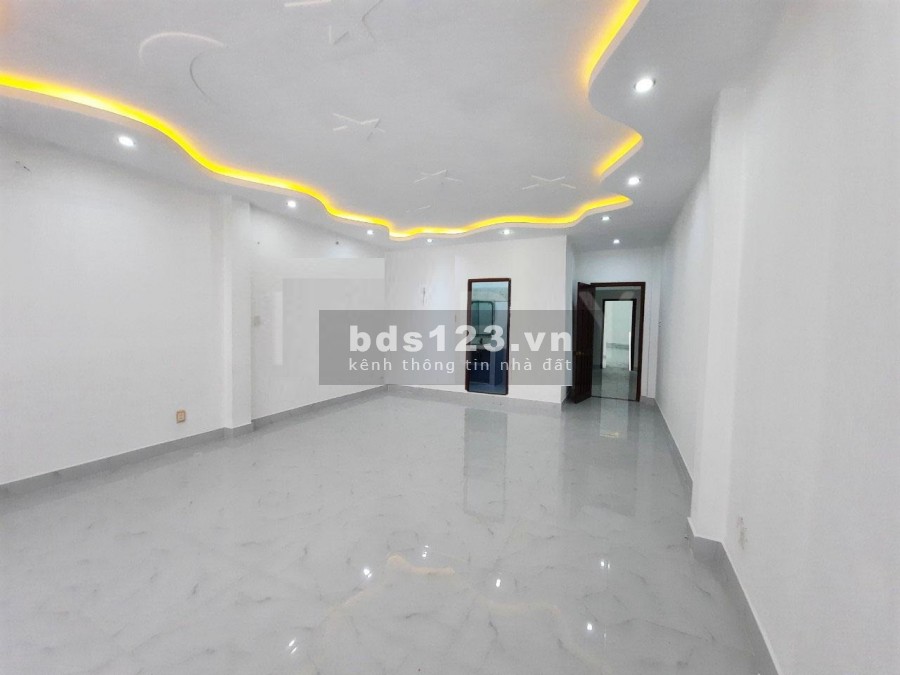 Bán nhà mặt tiền thuộc khu Tên Lửa Bình Tân, dt 100m2, bê tông cốt thép vào ở liền, 4 tầng