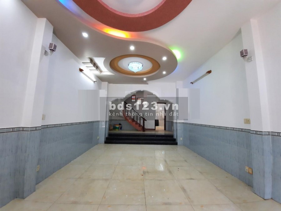 Bán nhà mặt tiền thuộc khu Tên Lửa Bình Tân, dt 100m2, bê tông cốt thép vào ở liền, 4 tầng