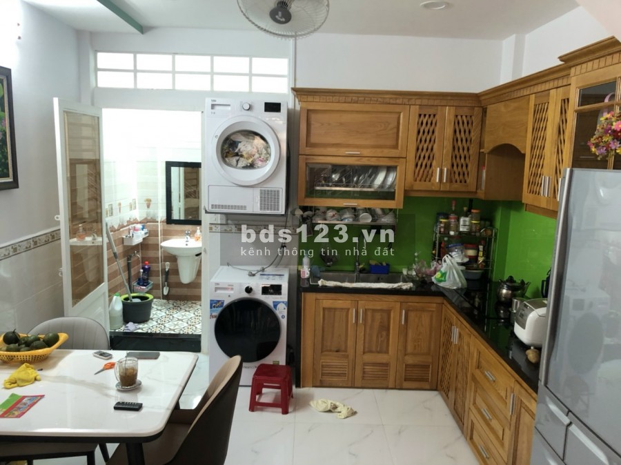 Bán nhà Âu Cơ, Tân Bình giá rẻ, dt 68m2 3 lầu, hẻm xe hơi, vào ở ngay.