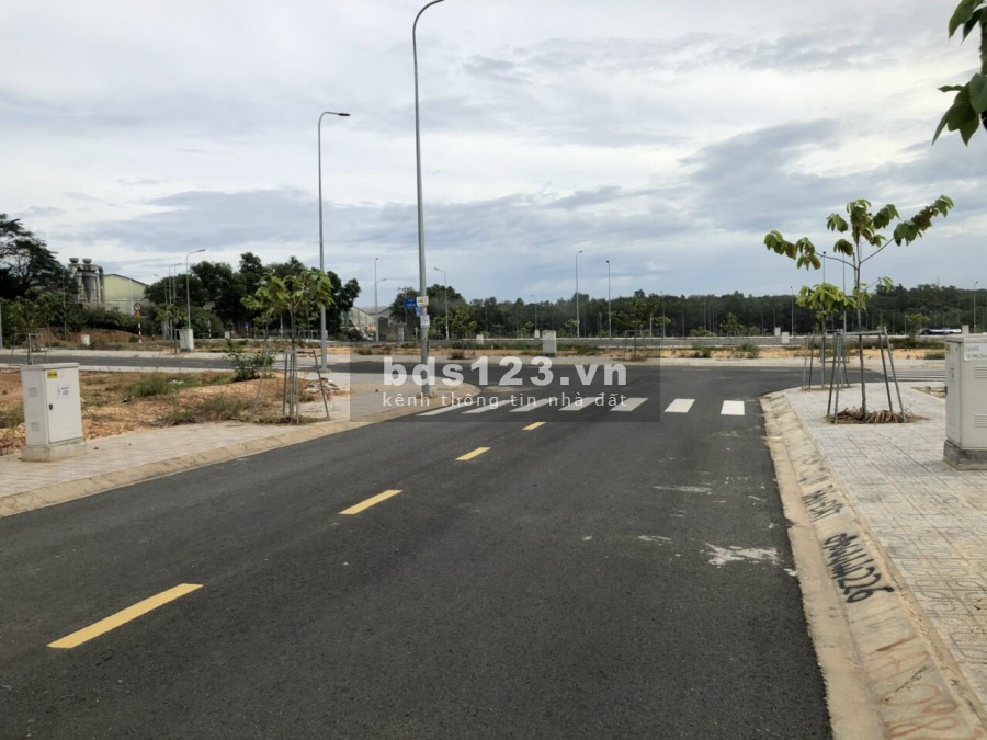 Cần bán gấp lô đất nền gần chợ Nhật Huy, diện tích sử dụng 80m2, sổ hồng riêng