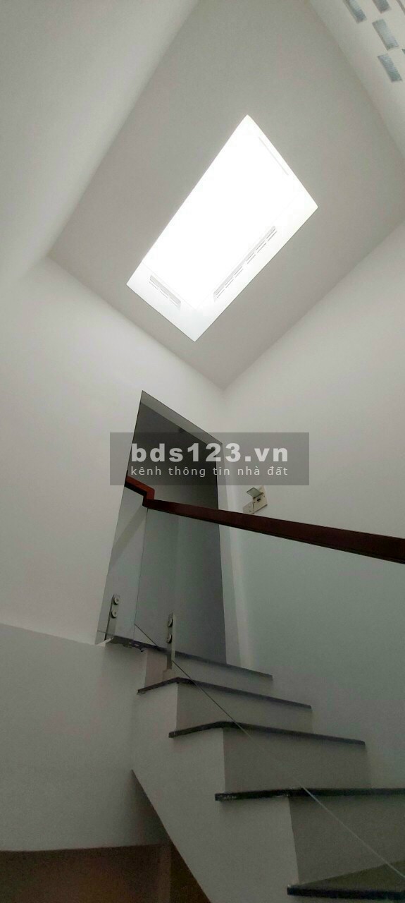Nhà đẹp ngộp cần bán gấp giá tốt mùa dịch, liên hệ 0916756315, sổ hồng thổ cư