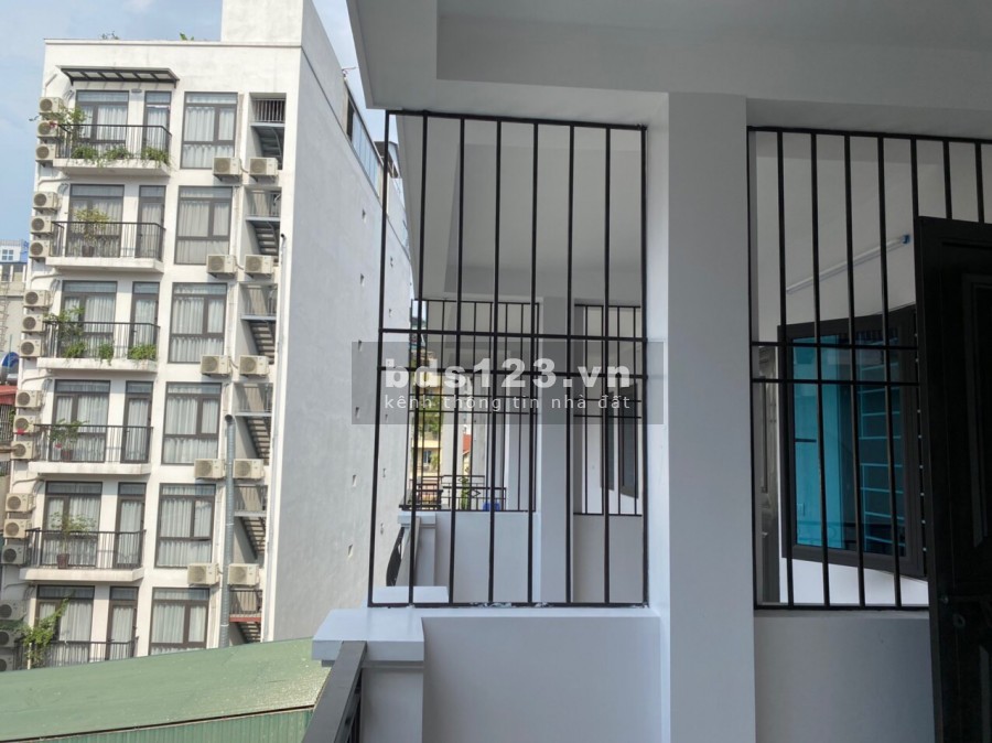Bán nhà Dịch Vọng Hậu, Cầu Giấy ngõ rộng, 50m ra mặt phố 5 tầng, dt 40m2, giá 4.5 tỷ