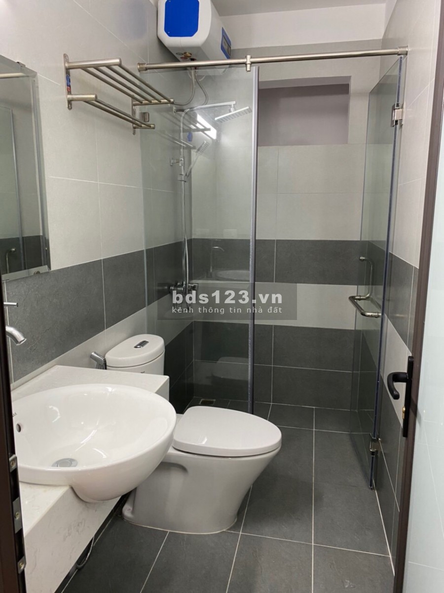 Bán nhà Dịch Vọng Hậu, Cầu Giấy ngõ rộng, 50m ra mặt phố 5 tầng, dt 40m2, giá 4.5 tỷ