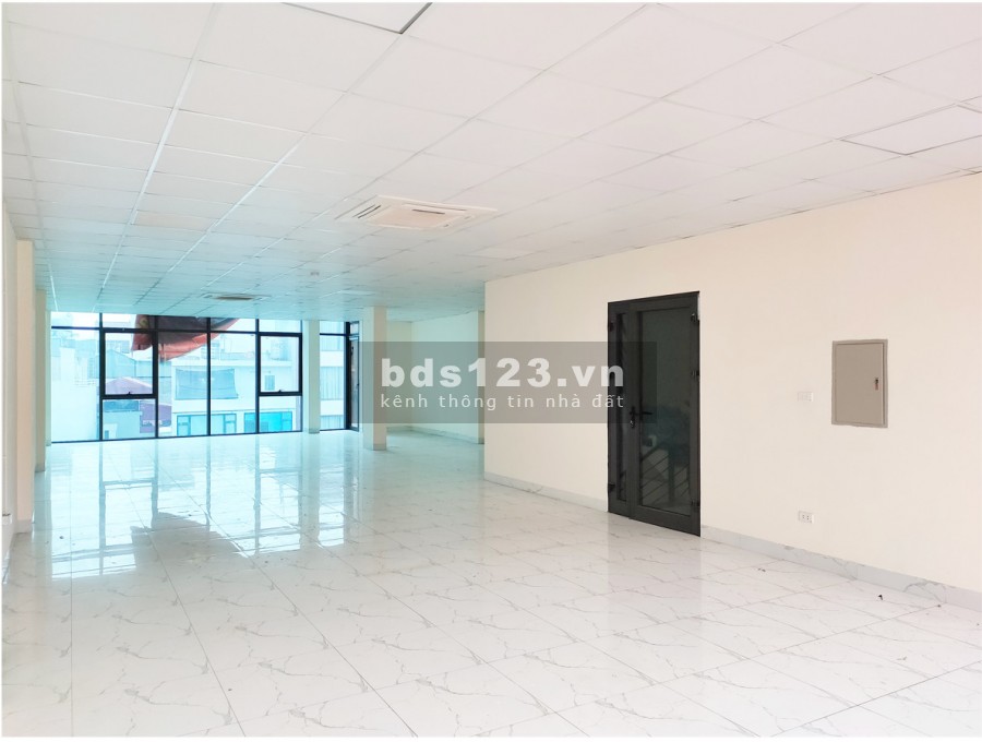 Tôi đang có sàn VP dt 50m2 tại Phố Mễ Trì Hạ cần cho thuê Giảm giá cực sâu mùa dịch