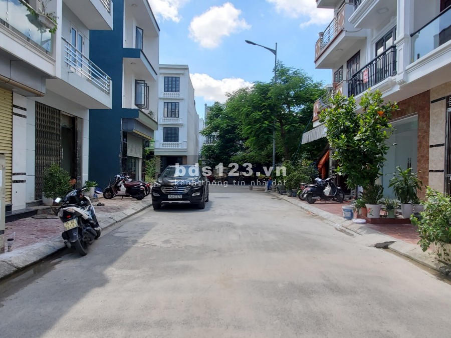 Bán nhà 4 tầng mới xây khu tái định cư chợ hoa quả gần vinhome riverside, giá 3.95 tỷ