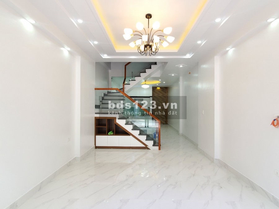 Bán nhà 4 tầng mới xây khu tái định cư chợ hoa quả gần vinhome riverside, giá 3.95 tỷ