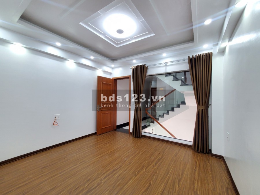 Bán nhà 4 tầng mới xây khu tái định cư chợ hoa quả gần vinhome riverside, giá 3.95 tỷ
