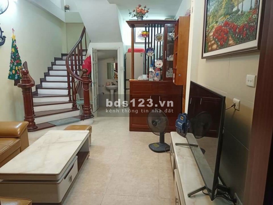 Bán nhà nguyên căn Tả Thanh Oai, diện tích 50m2, giá bán 3.2 tỷ, sổ chính chủ, lhcc
