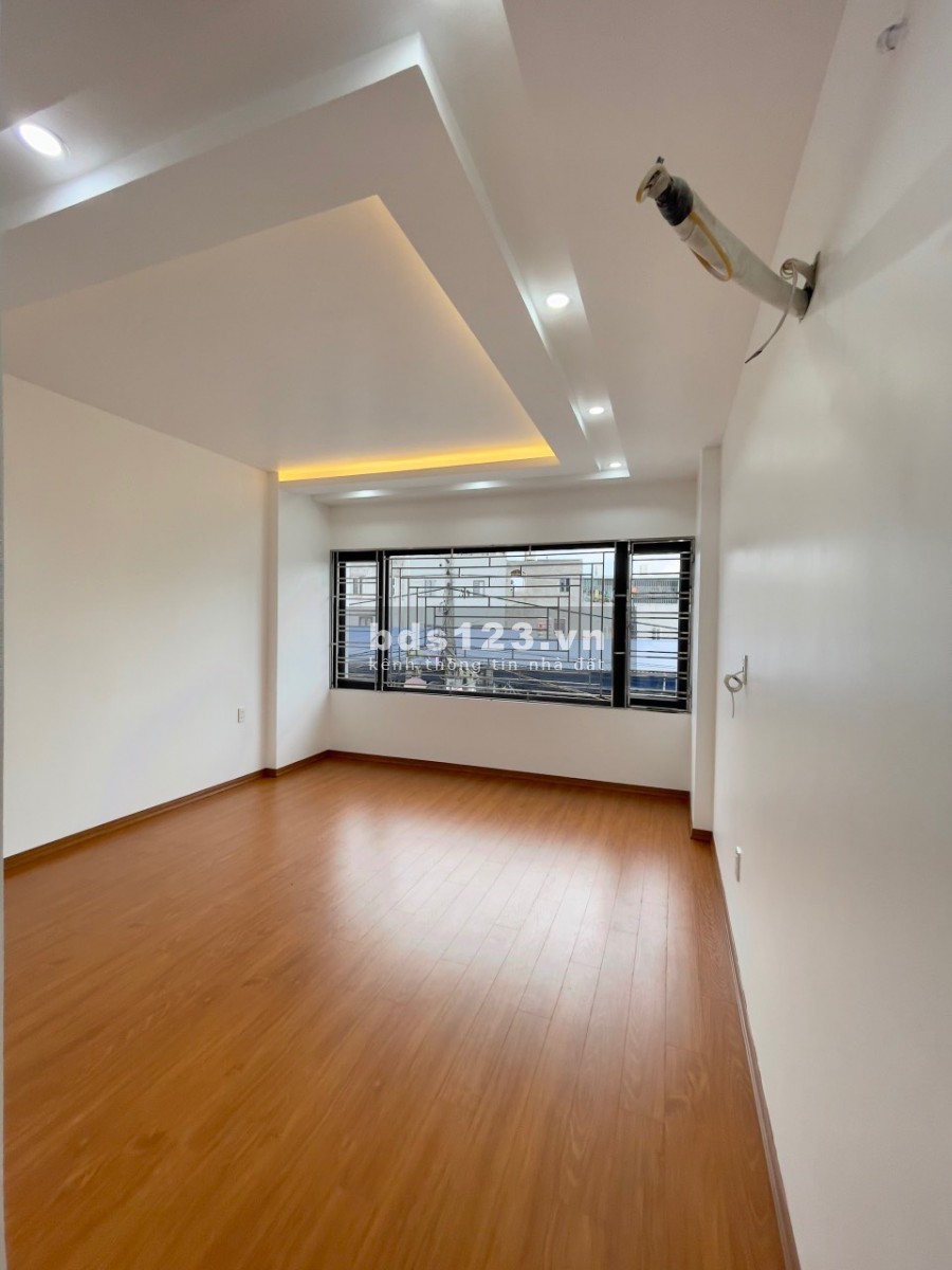 Bán nhà 4 tầng mặt đường Đằng Hải kinh doanh buôn bán sầm uất dt 54m2, hướng: Đông Bắc