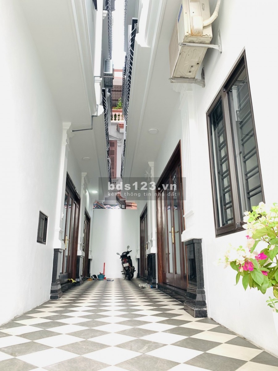 Bán nhà nguyên căn. Villa ngay cạnh BigC Long Biên, thiết kế 5 tầng đúc, lhcc